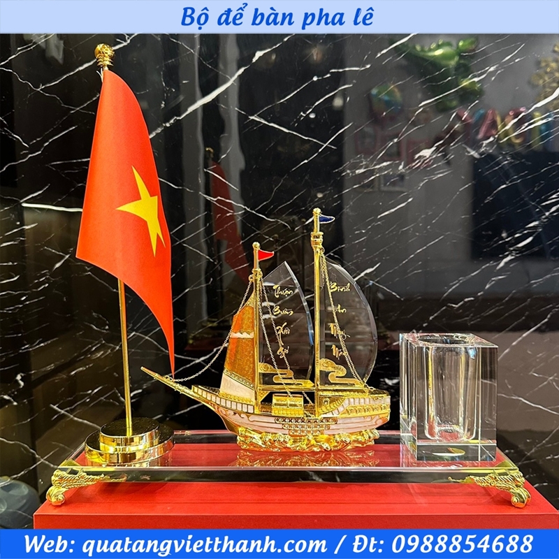 Bộ để bàn Thuyền cờ Việt Nam