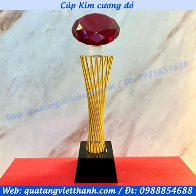 Cúp Kim cương đỏ - Thân kim loại