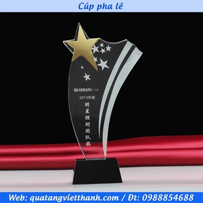 Cúp pha lê sao thân cong khắc