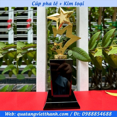 Cúp pha lê ba sao kim loại