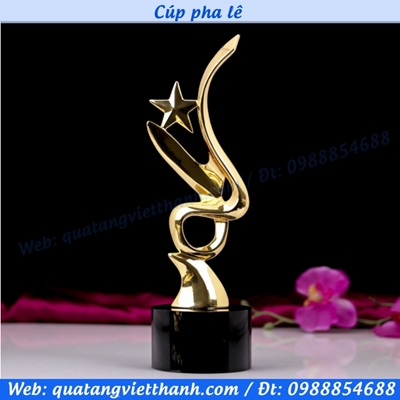 Cúp pha lê sao xoắn đế pha lê