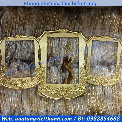 Khung nhựa làm biểu trưng