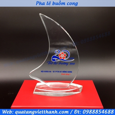Pha lê buồm cong