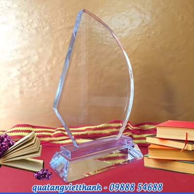 Pha lê cánh buồm