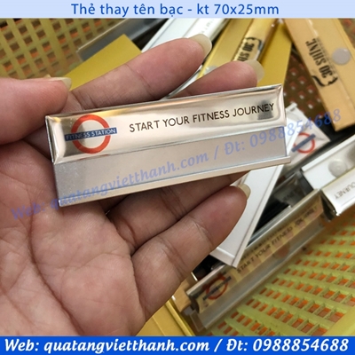 Thẻ thay tên bạc kt 70x25mm