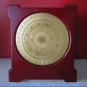Biểu trưng đồng gỗ - Mặt trống đồng
