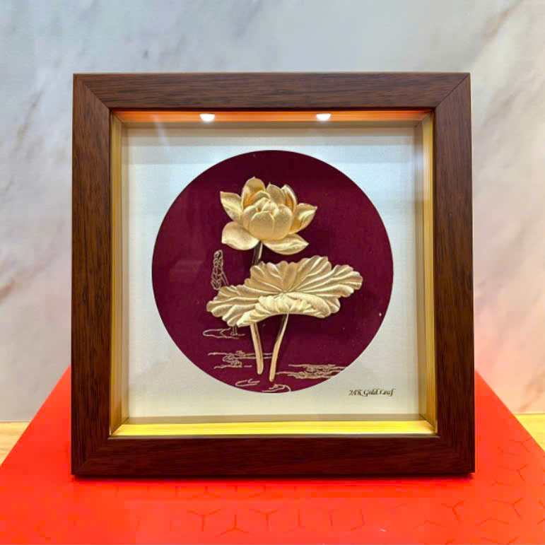 Tranh sen mạ vàng