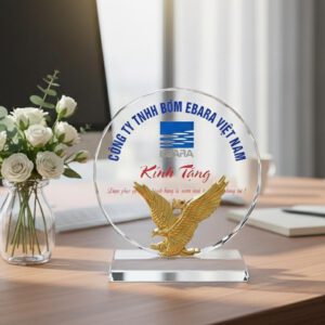 Biểu trưng pha lê HMT gắn Đại bàng