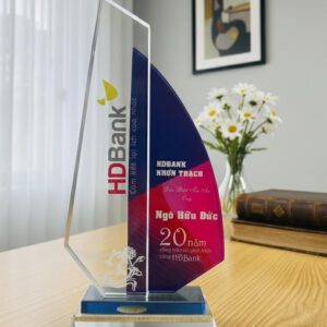 Biểu trưng pha lê sản xuất