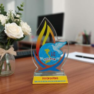 Biểu trưng pha lê sản xuất